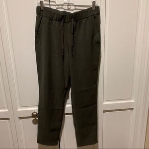 Lululemon On the fly *woven Dark Olive Size 6